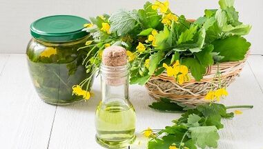 Registrazione di Celandine per il trattamento del fungo delle unghie